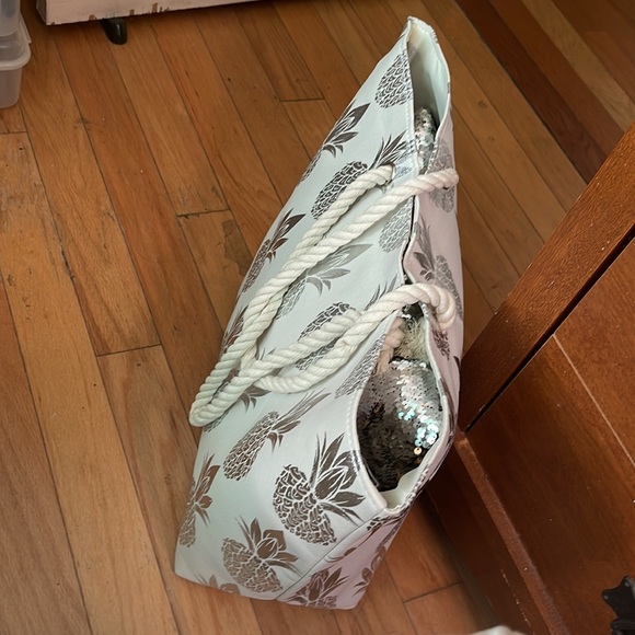 Hawaiian Pineapple Tote and Pouch Set - Picture 6 of 10